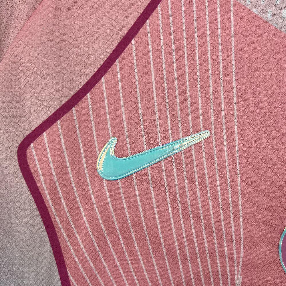 Maillot Paris Rose concept 2025